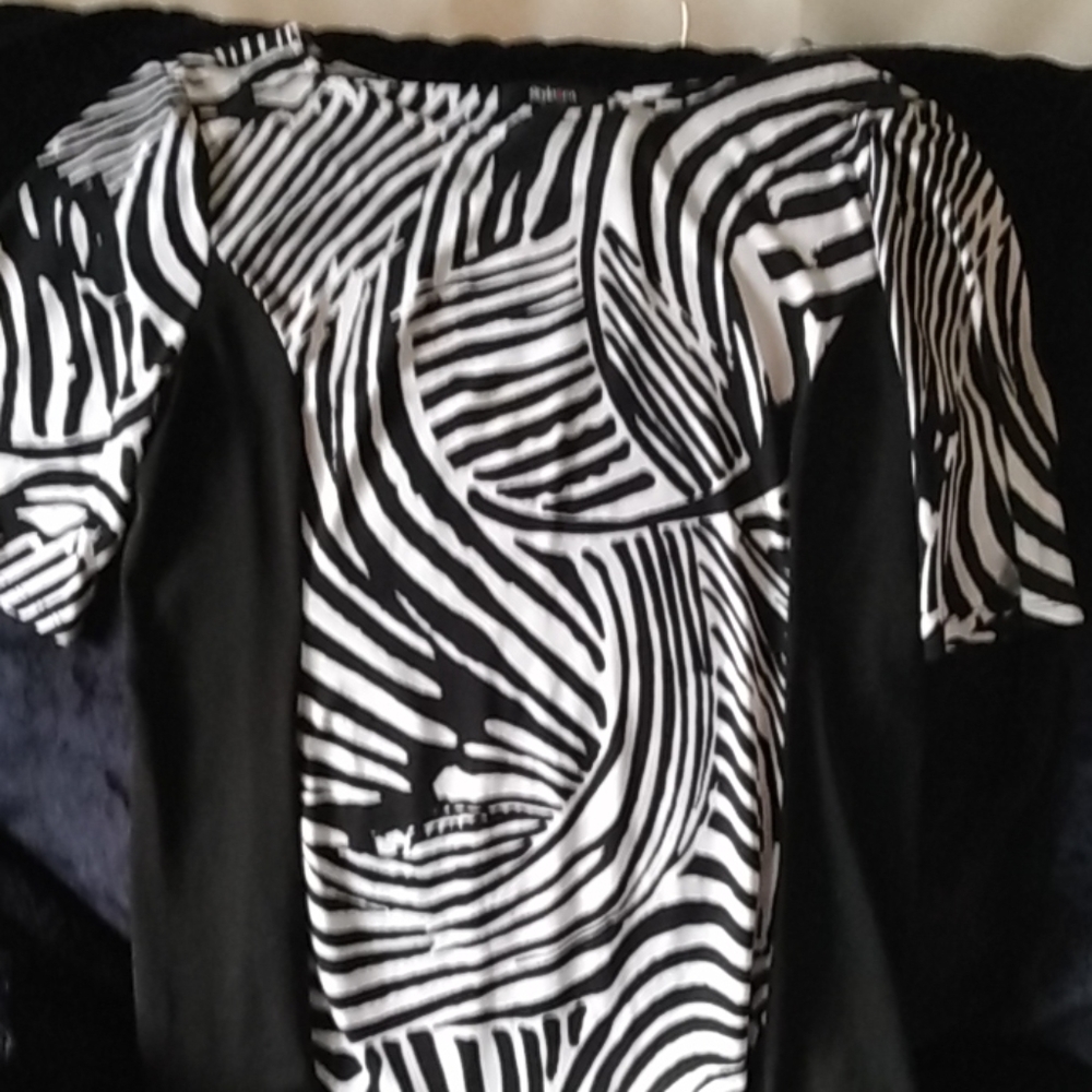 Black & While Top sz.  Med  NWOT